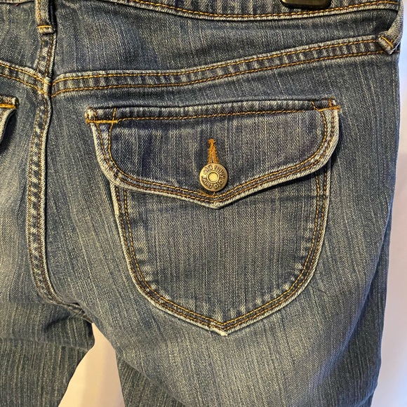 EUC Old Navy denim jeans. Size 6. - Picture 8 of 11
